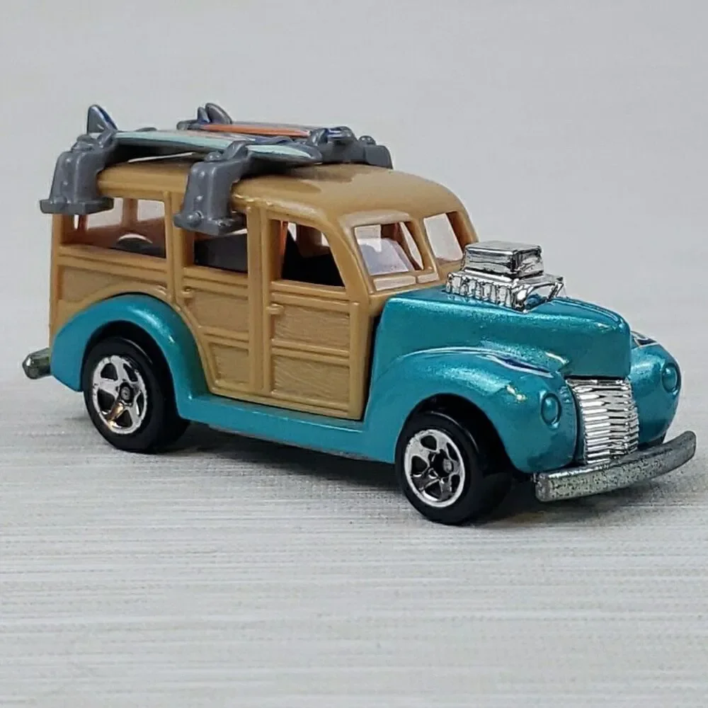 Mattel Hot Wheels 1979 FORD WOODIE W/ Surf Boards Woody Die Cast Car 2010 Toy